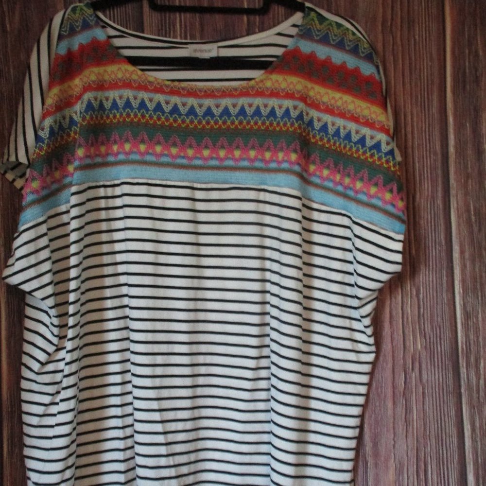 Avenue 22/24 white  black stripe plus aztec style embroidery knit tunic top NWOT